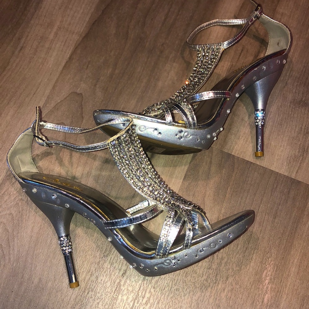 Celeste Silver Rhinestone Accent Heels Size 9
